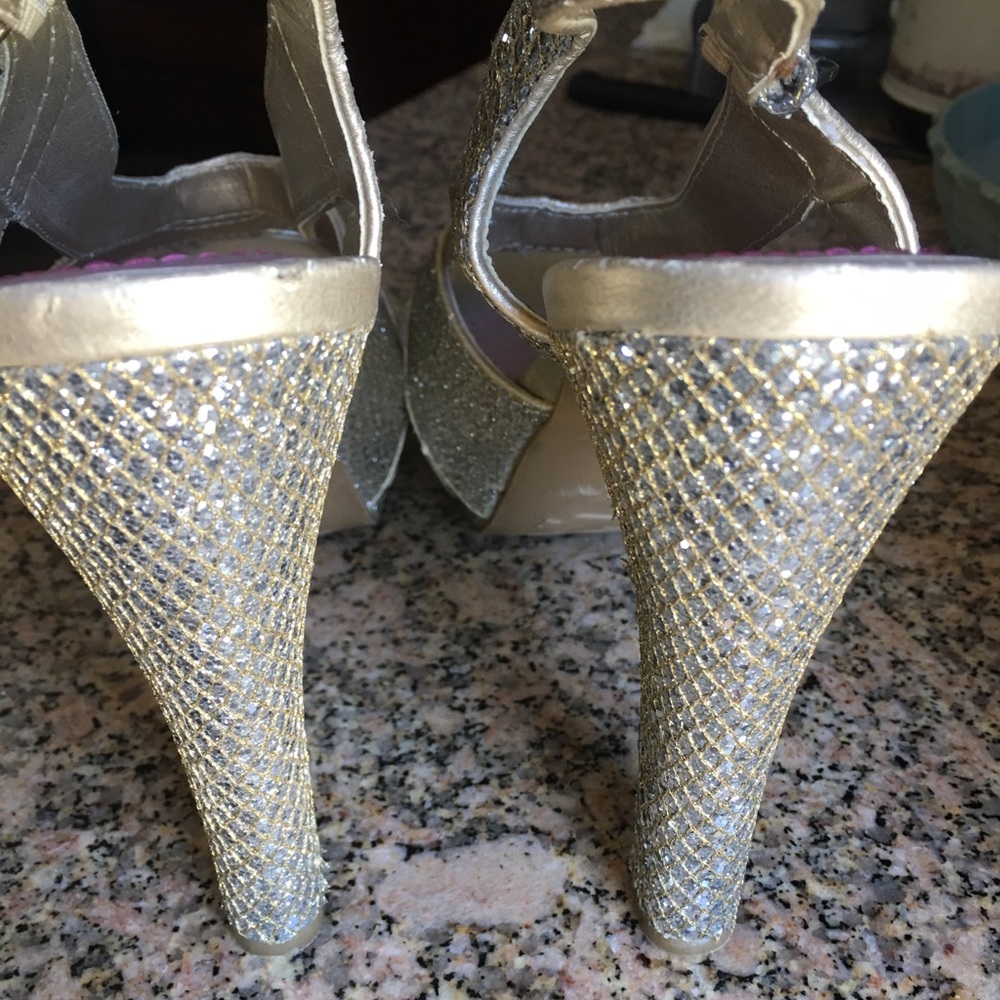 Pink & Pepper 5 Inch Gold Platforms - Picture 2 of 8